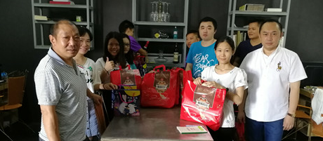 迎國慶祝中秋，燦源裝飾給員工一點心意
