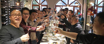 超越夢想 ，共創(chuàng)輝煌！燦源裝飾成功舉辦2019新春年夜飯活動
