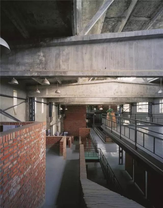如何讓小型廠房裝修空間顯示的更大？